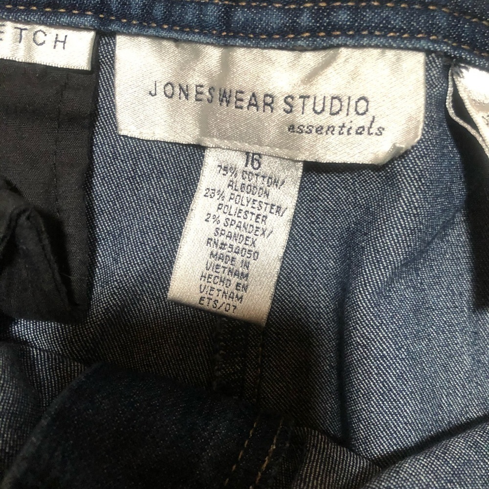 Beautiful - Jones Studios Women’s Dark wash Jeans Size 16 - Picture 4 of 6